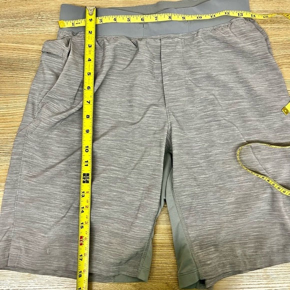 Mens Lululemon T.H.E. The Short Lineless 9" Size S - Picture 7 of 7
